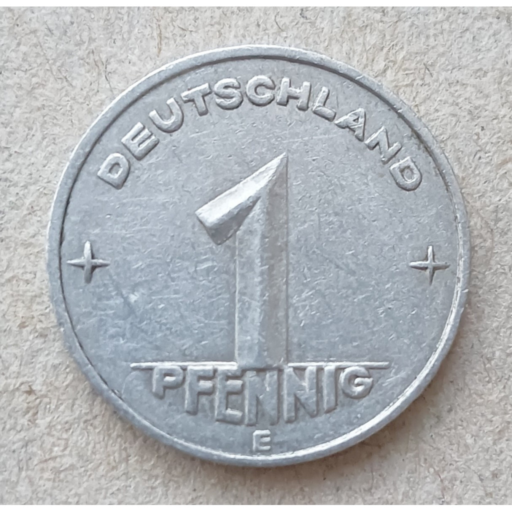 Ein Enkel findet eine Münze im Teekessel seines Großvaters und beginnt eine Suche nach ihrem wahren Wert