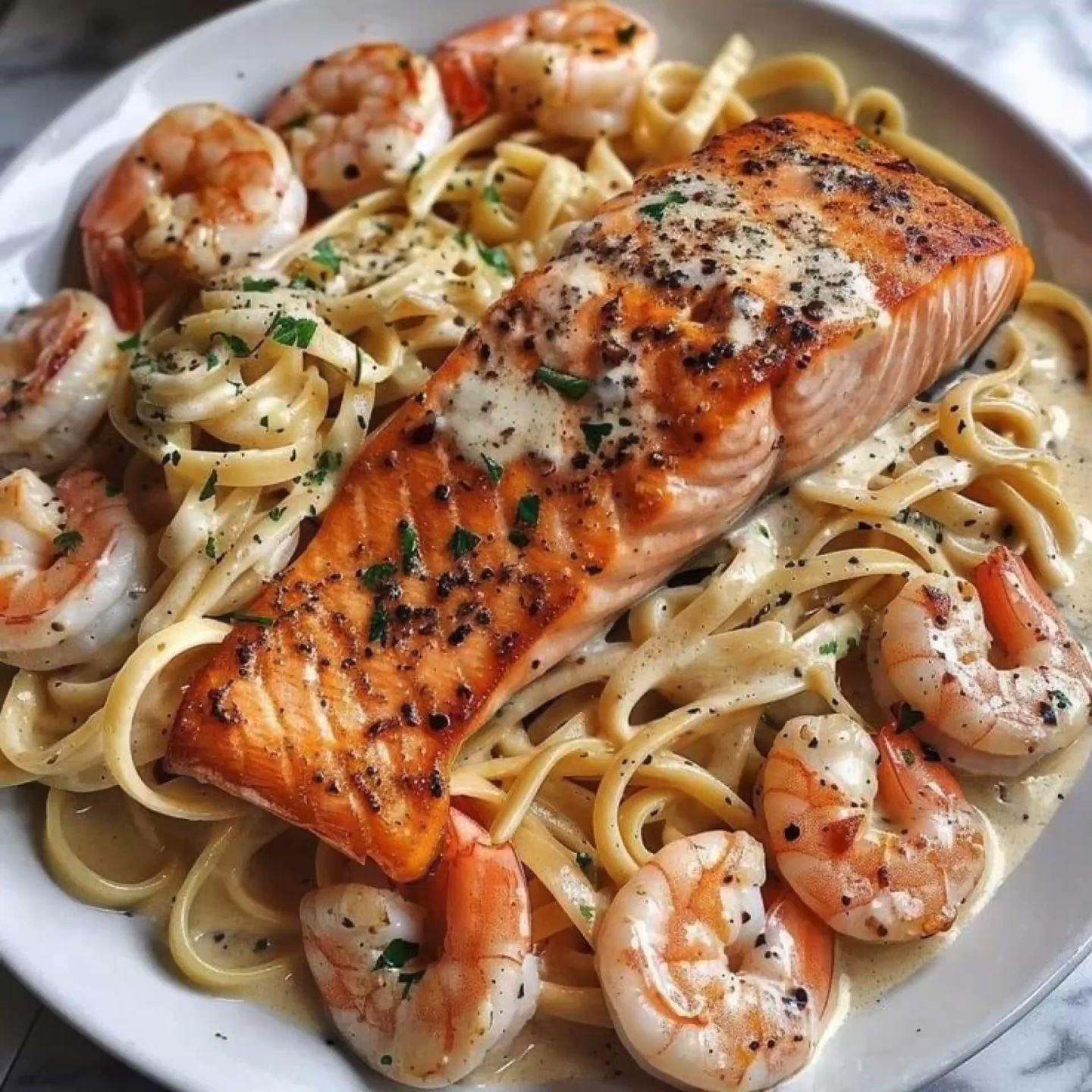 Sieht nicht besonders gut aus, schmeckt aber einfach großartig! Dieser Fisch ist besser als Lachs. Er ist billiger und enthält weniger Kalorien.