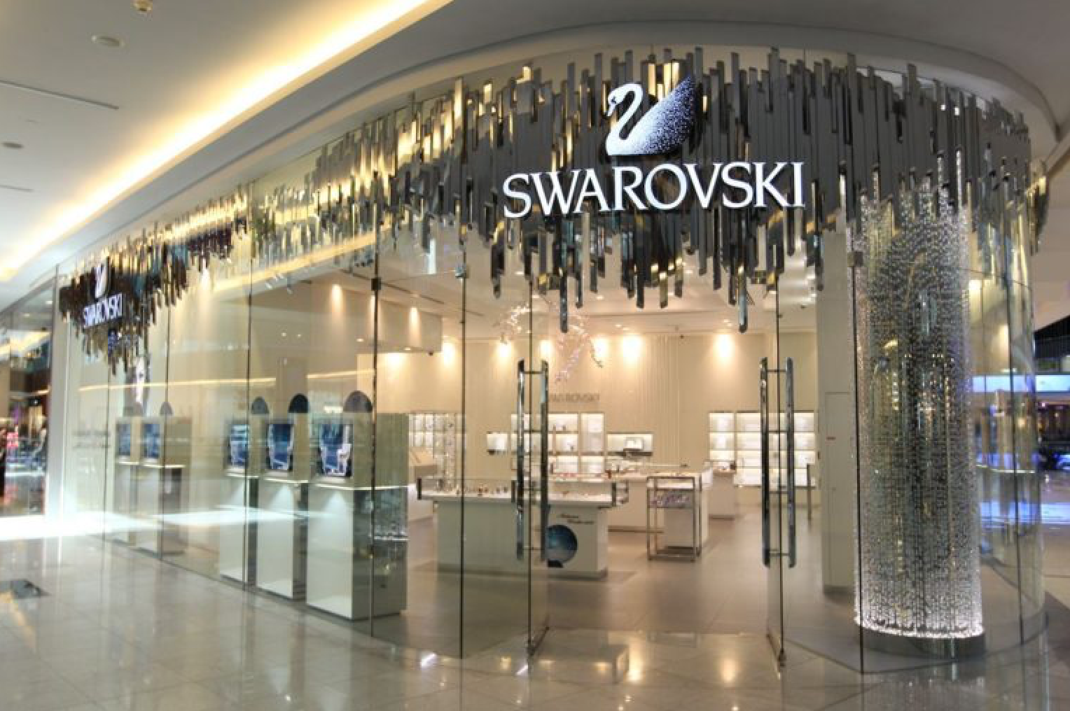 Schock beim Hersteller von Luxusschmuck: Swarovski entlässt Hunderte von Mitarbeitern