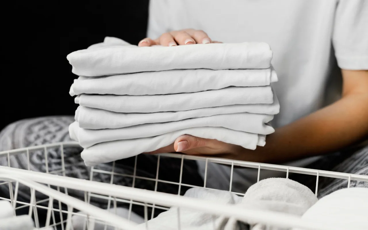 Es reicht, 2 Tabletten in die Waschmaschine zu geben. Sie bleichen weiße Wäsche besser als chemische Mittel. Sie werden wie neu aussehen. Methode zum Bleichen von Kleidung