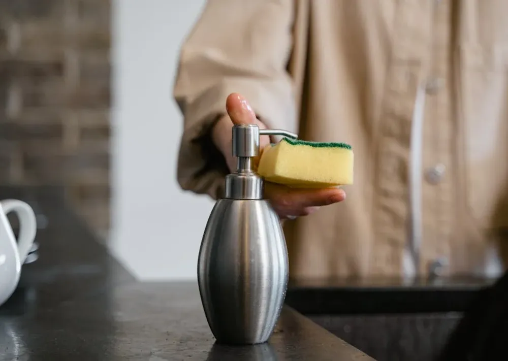 Der Schwamm in Ihrer Küche ist voller Bakterien, ohne dass Sie es merken: Ein Reinigungsgeheimnis, das Ihnen hilft, dieses Problem zu lösen