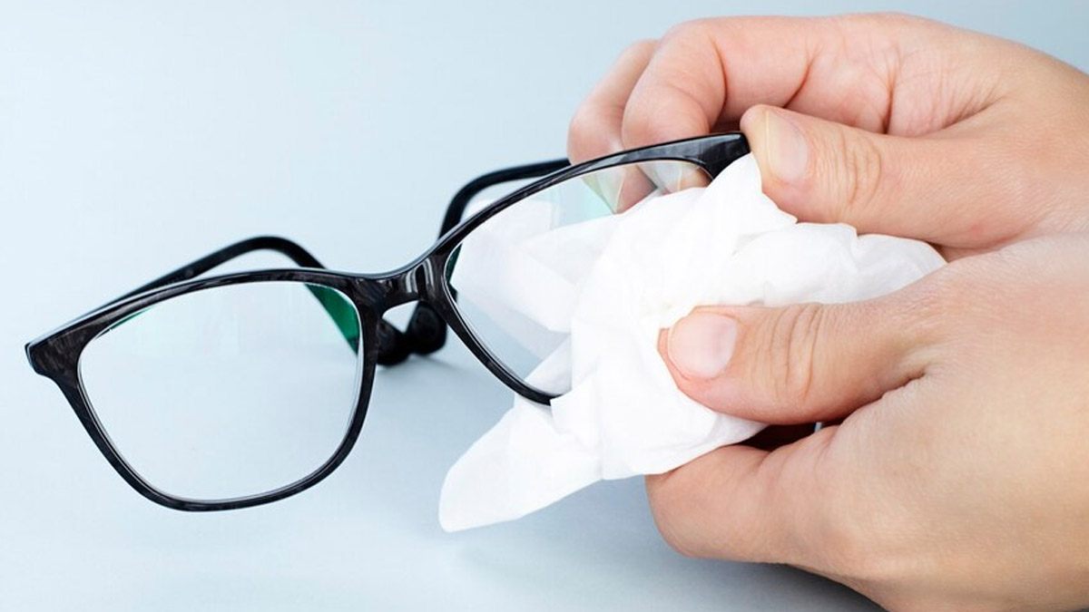 Weder Scheibenwischer noch Seife: Ein einfacher Trick, um Kratzer von Brillen zu entfernen und sie wie neu aussehen zu lassen