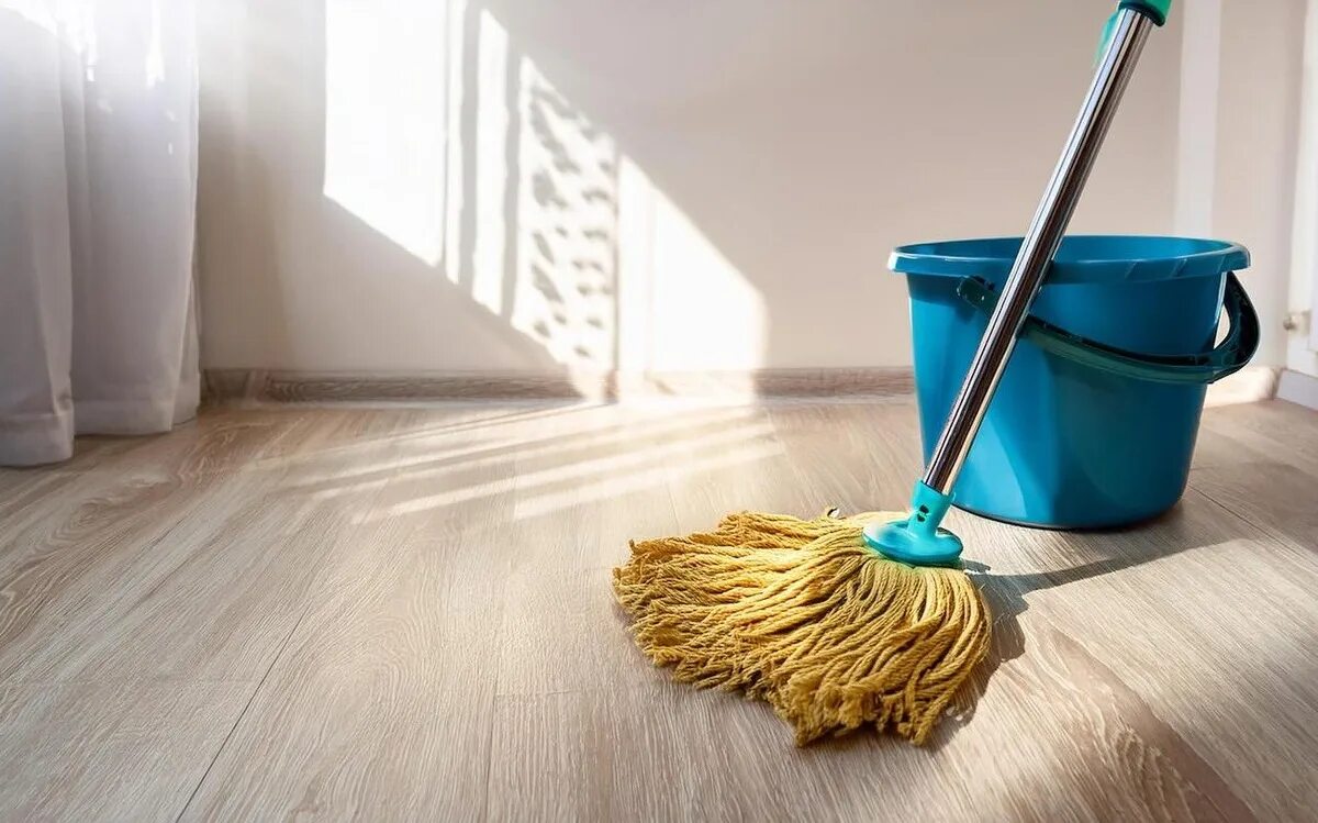 Dieses flüssige Reinigungsmittel für Fußböden ist wirksam, verleiht Glanz und duftet wie ein luxuriöses Parfüm. Wow-Effekt!