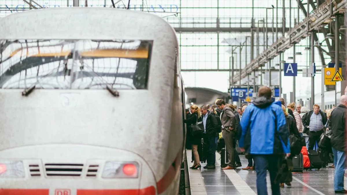 Ein schwerer Unfall hat den Hauptbahnhof in Westdeutschland lahmgelegt. Tausende Züge sind für 9 Tage ausgesetzt